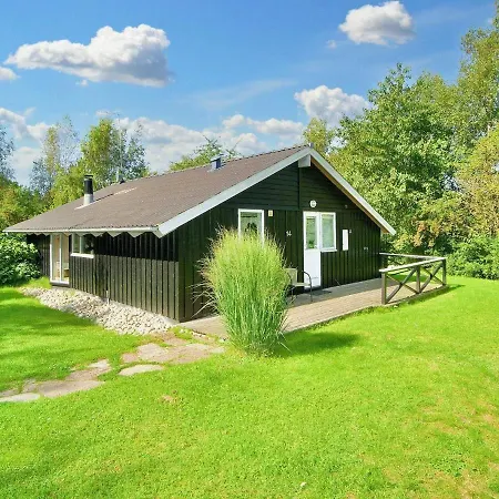 6 Person In Graested-by Traum