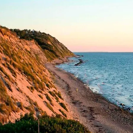 6 Person In Graested-by Traum