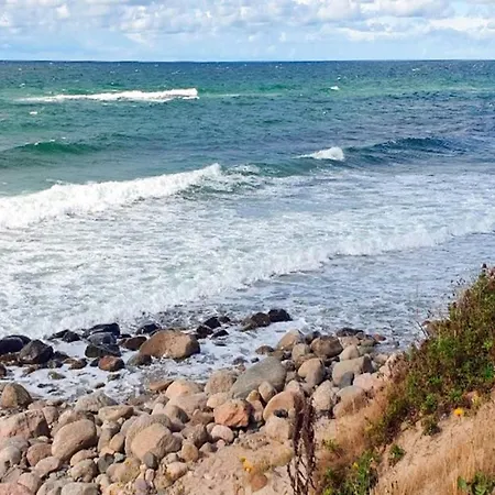 6 Person In Graested-by Traum *