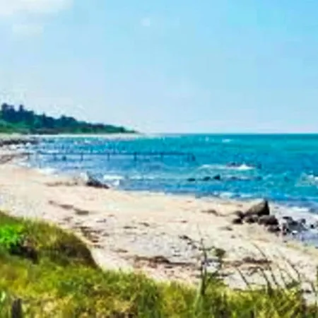 6 Person In Graested-by Traum *