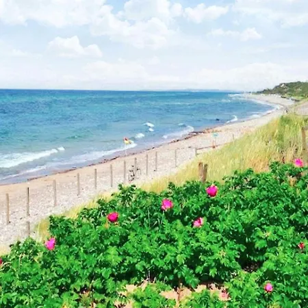 6 Person In Graested-by Traum