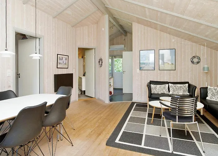 6 Person In Graested-by Traum *