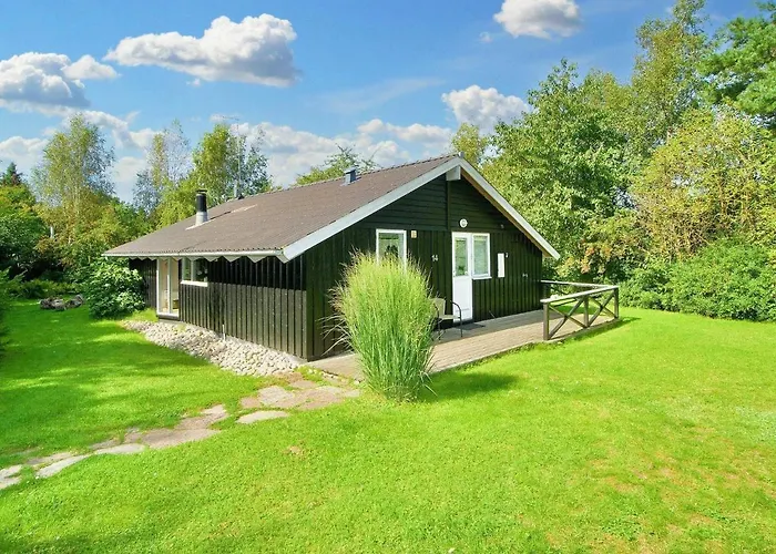 6 Person In Graested-by Traum