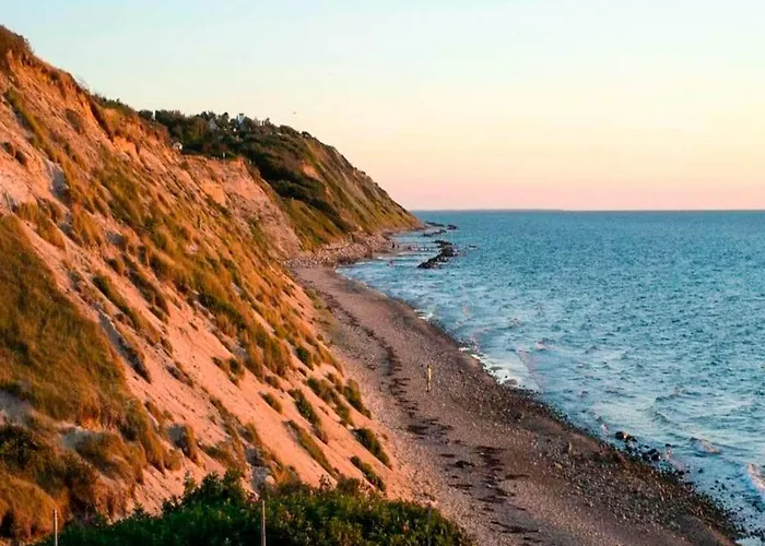 6 Person In Graested-by Traum